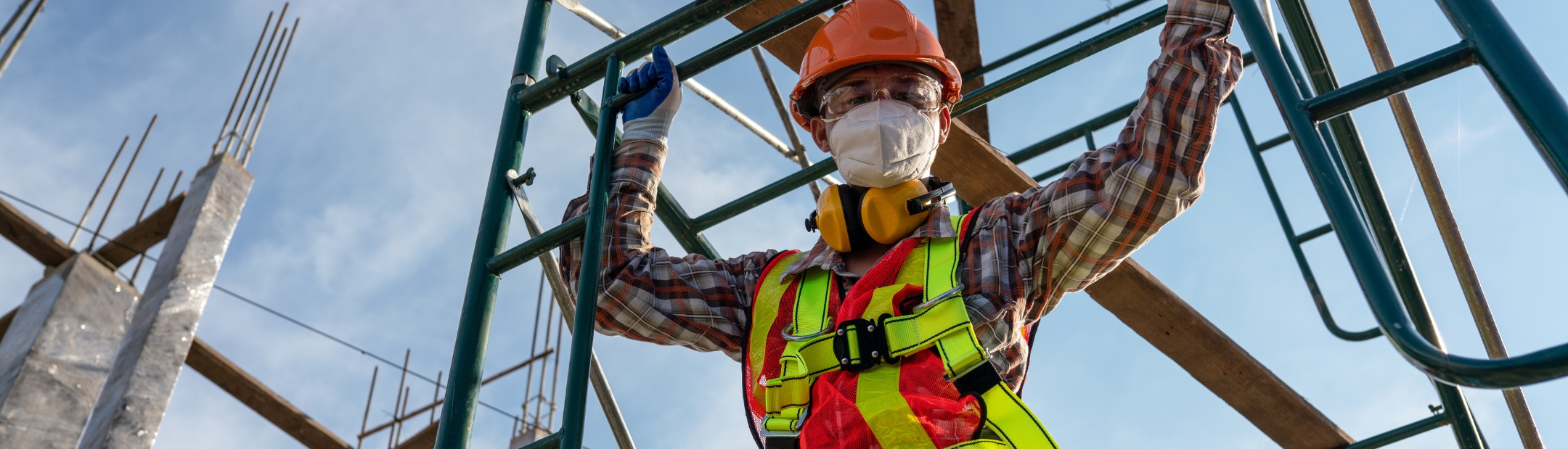Construction worker scaffolder